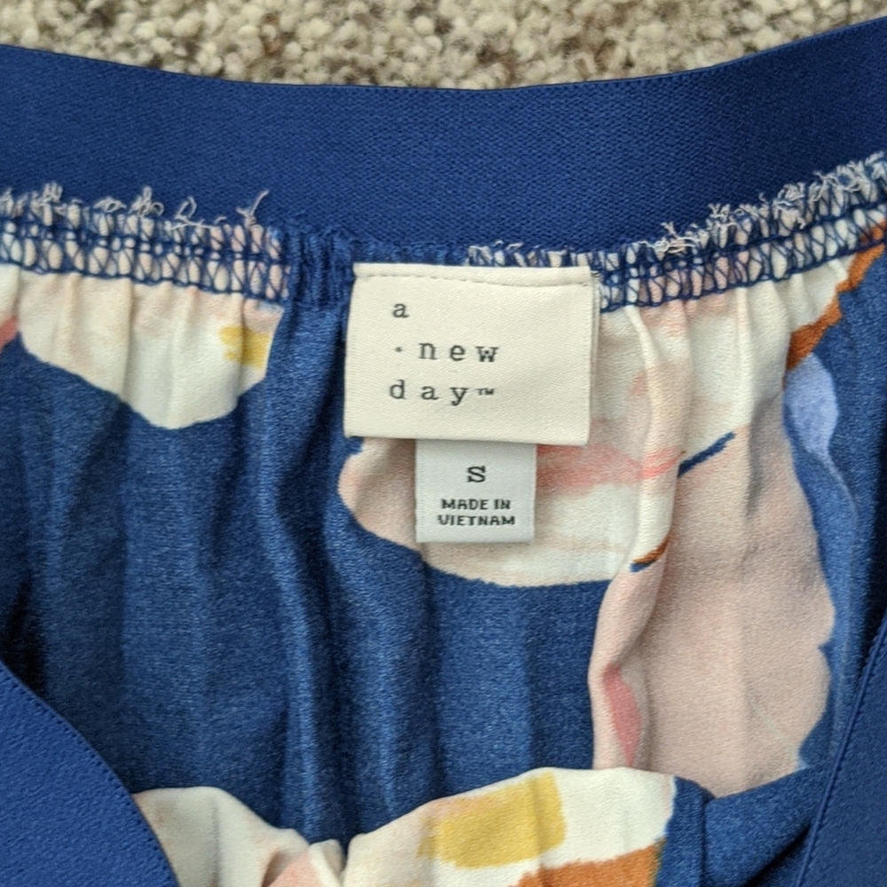 Skirt - Picture 2 of 3